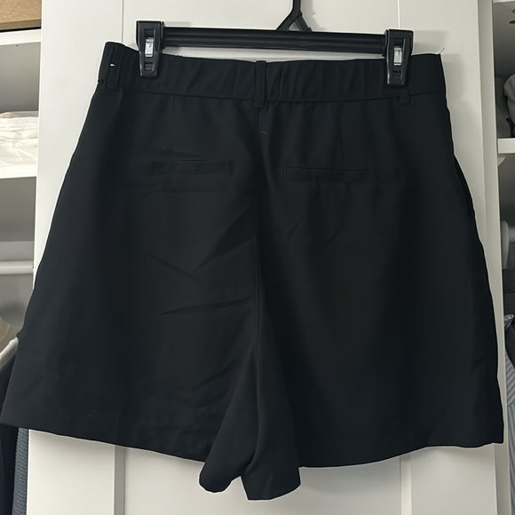 Tailored shorts - Picture 2 of 2